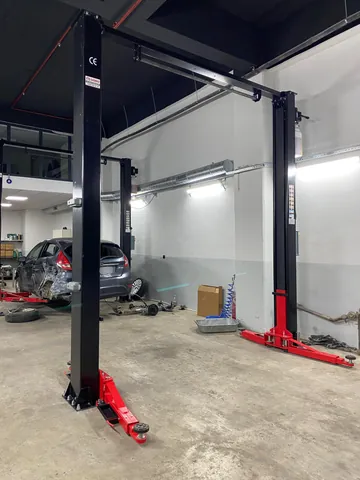 Özgehan Otomotiv Ankara Mega Şaşmaz atölyesi — Servis liftleri ile atölye ekipmanları